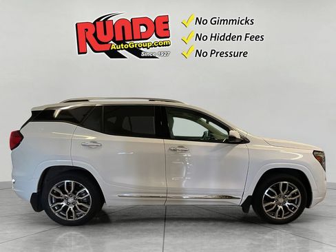 Used 2023 GMC Terrain Denali w/ Denali Premium Package AWD/4WD image 7