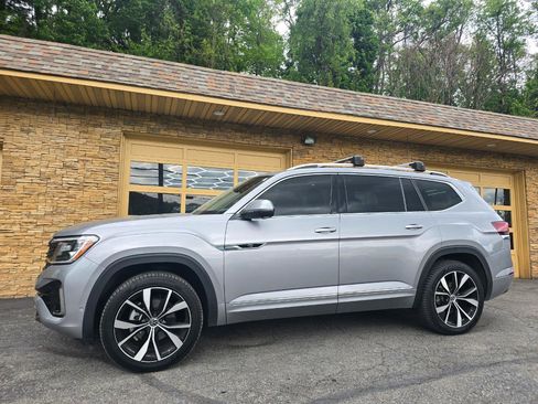 Used 2024 Volkswagen Atlas SEL Premium R-Line AWD/4WD image 9