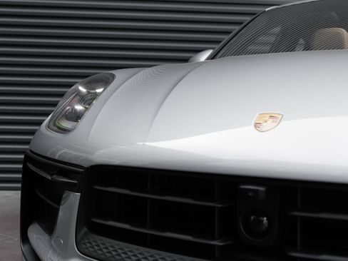 Certified 2026 Porsche Macan AWD/4WD image 38