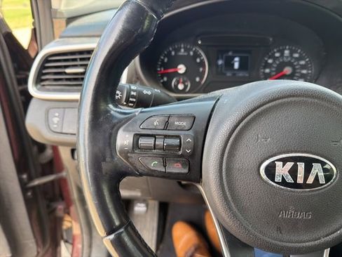 Used 2017 Kia Sorento LX w/ LX Convenience Package image 14