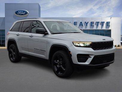 Used 2025 Jeep Grand Cherokee Altitude