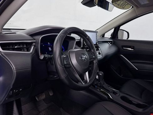 Used 2022 Toyota Corolla Cross XLE image 12