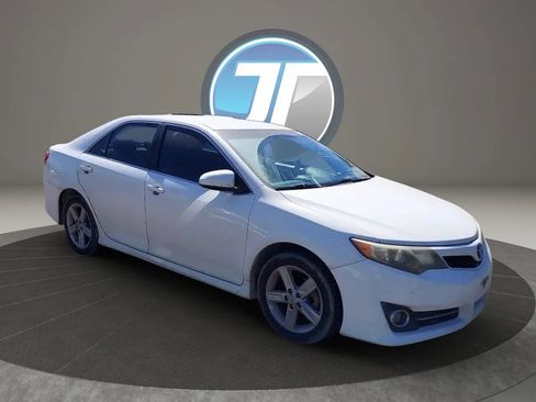 Used 2012 Toyota Camry SE FWD image 2