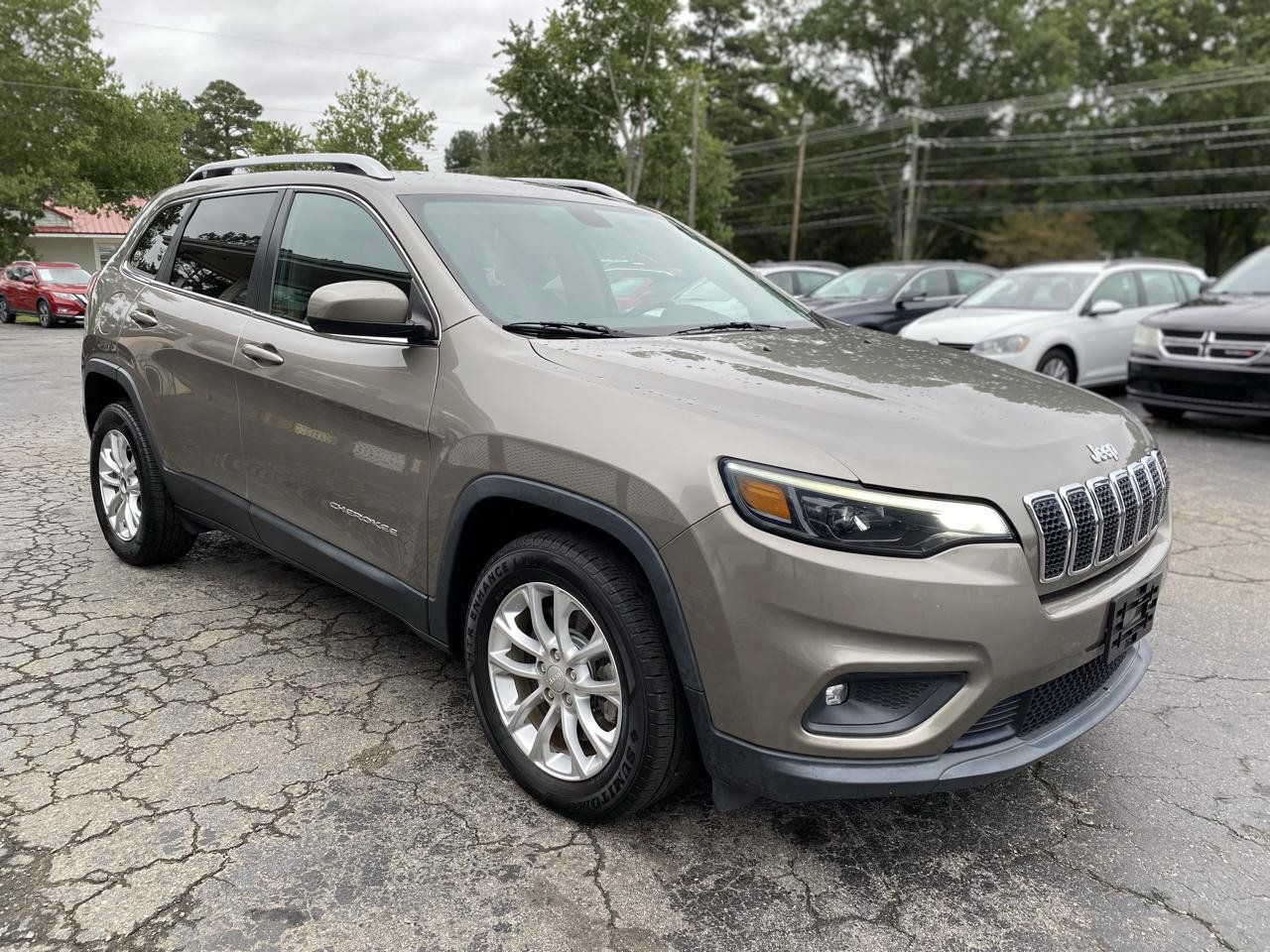 Used 2019 Jeep Cherokee Latitude w/ Popular Appearance Group FWD image 3