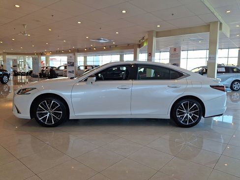 Used 2023 Lexus ES 350 w/ Premium Package image 4