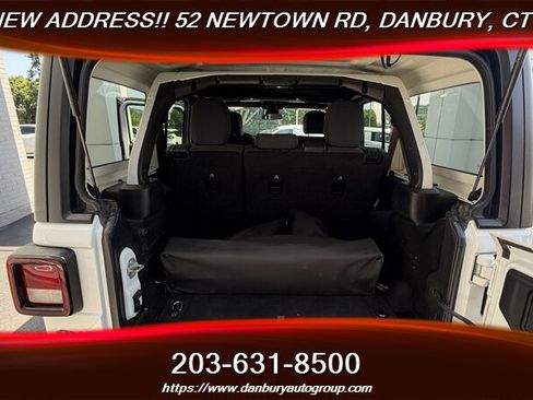 Used 2024 Jeep Wrangler Unlimited w/ Convenience Group AWD/4WD image 27