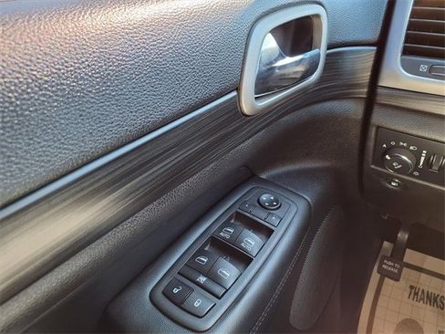 Used 2022 Jeep Grand Cherokee Laredo X image 7
