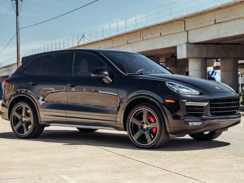 Used 2016 Porsche Cayenne Turbo AWD/4WD image 5