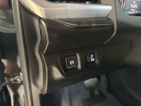 Used 2023 GMC Acadia SLT AWD/4WD image 18