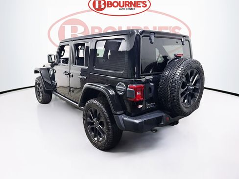 Used 2025 Jeep Wrangler Unlimited Sahara image 9