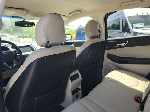 Used 2018 Ford Edge Titanium FWD image 16