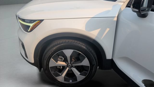 Certified 2024 Volvo XC40 B5 Plus w/ Protection Package Premier AWD/4WD image 22