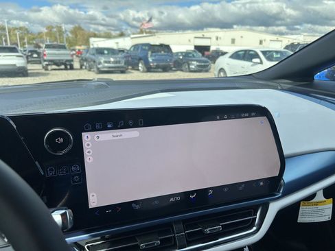 New 2026 Chevrolet Equinox EV LT FWD image 19
