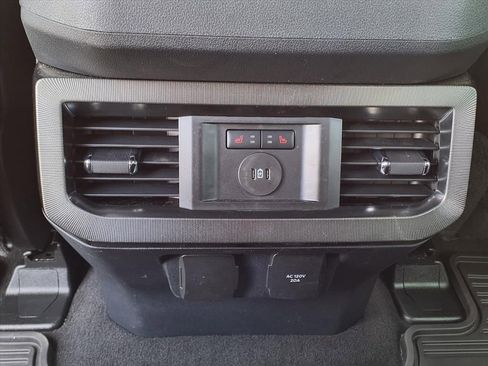 Used 2024 Ford F250 Platinum image 17