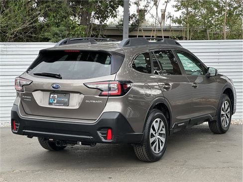 Used 2021 Subaru Outback Premium AWD/4WD image 11
