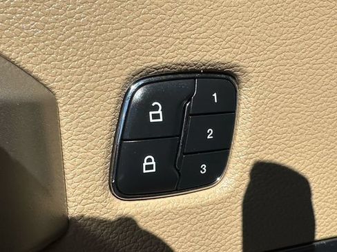 Used 2017 Ford F250 Lariat w/ Lariat Value Package AWD/4WD image 30