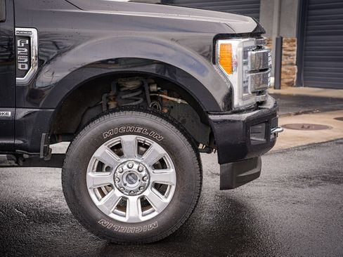 Used 2019 Ford F250 Platinum w/ Platinum Ultimate Package image 5