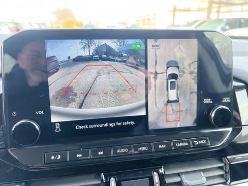 Used 2024 Nissan Pathfinder SL image 51