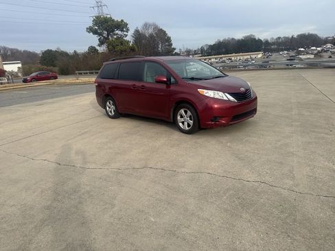 Used 2013 Toyota Sienna LE image 10
