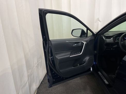 Used 2022 Toyota RAV4 SE w/ Weather & Moonroof Package image 19