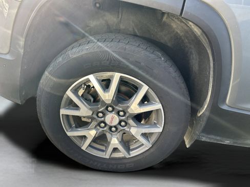 Used 2023 GMC Acadia SLE w/ Driver Convenience Package image 23