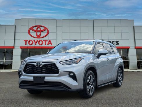 Used 2020 Toyota Highlander XLE FWD image 1