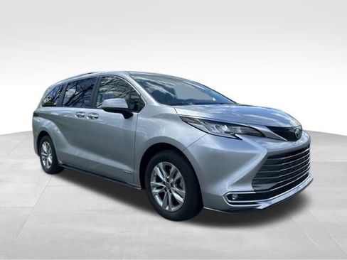Certified 2021 Toyota Sienna Limited AWD/4WD image 7