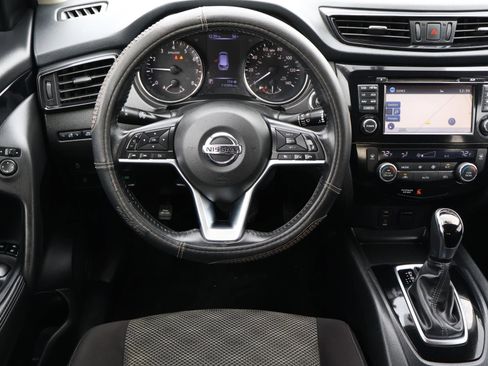 Used 2018 Nissan Rogue Sport SV w/ SV Technology Package image 9