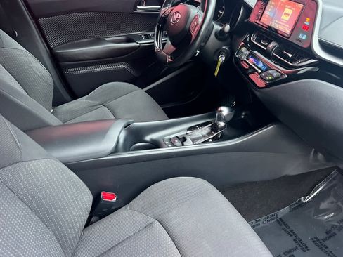 Used 2018 Toyota C-HR XLE image 18