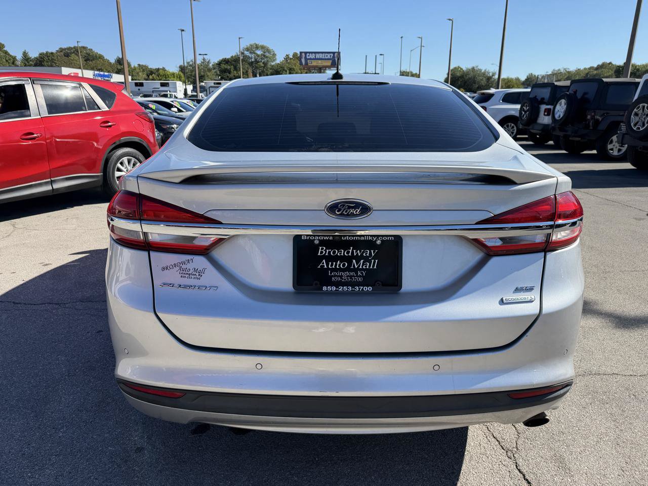 Used 2018 Ford Fusion SE w/ Equipment Group 201A FWD image 4