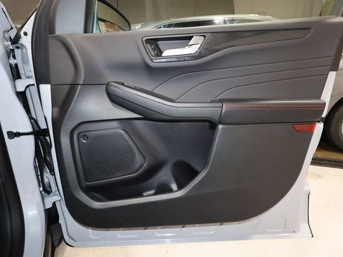 Used 2025 Ford Escape ST-Line image 18