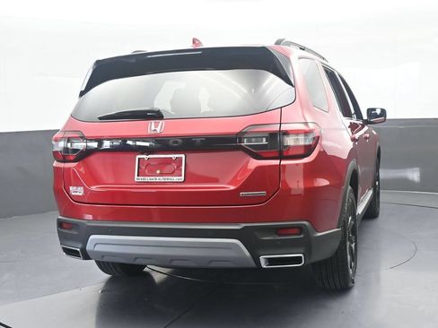 Used 2025 Honda Pilot Touring image 5