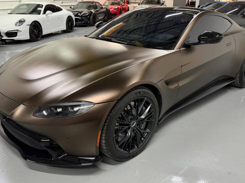 Used 2021 Aston Martin V8 Vantage Base 2dr Coupe image 26