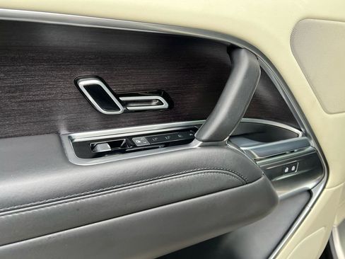 Used 2023 Land Rover Range Rover SE image 24