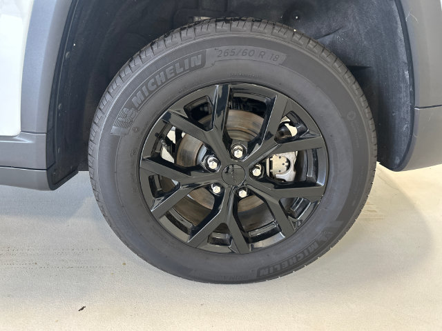 Used 2024 Jeep Grand Cherokee Altitude AWD/4WD image 38