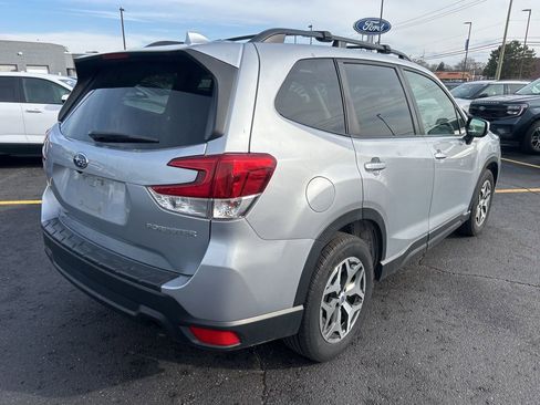 Used 2021 Subaru Forester Premium image 5