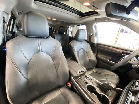 Used 2021 Toyota Highlander Limited AWD/4WD image 29