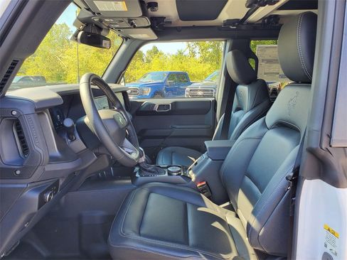 New 2025 Ford Bronco Badlands image 6