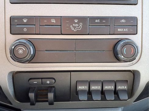 Used 2016 Ford F250 XLT w/ XLT Premium Package AWD/4WD image 22