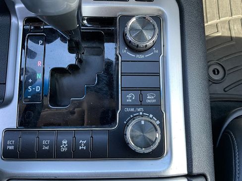 Used 2016 Toyota Land Cruiser image 58