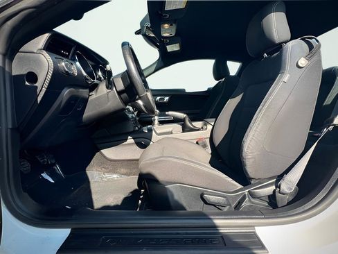 Used 2017 Ford Mustang V6 image 16