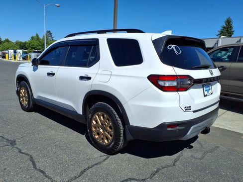 Used 2024 Honda Pilot TrailSport image 9