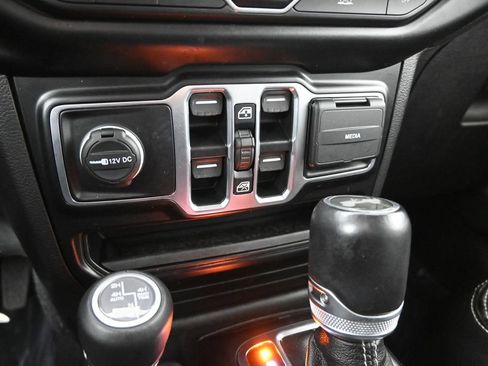 Used 2022 Jeep Wrangler Unlimited Sahara w/ Cold Weather Group image 32