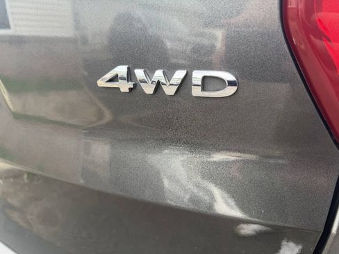 Used 2017 Ford Explorer XLT w/ Equipment Group 202A AWD/4WD image 9