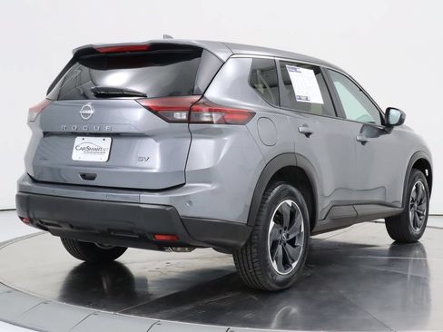 Used 2024 Nissan Rogue SV FWD image 5