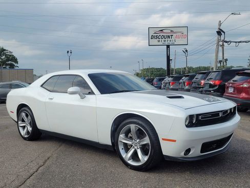 Used 2015 Dodge Challenger R/T w/ Quick Order Package 28B R/T RWD image 4