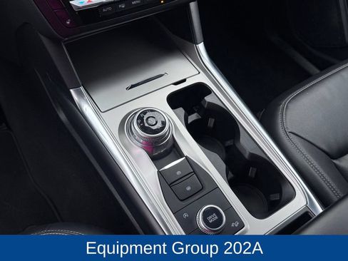Certified 2020 Ford Explorer XLT w/ Equipment Group 202A AWD/4WD image 19