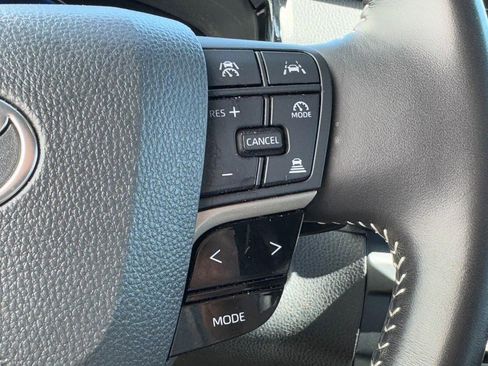 Used 2025 Toyota Camry Hybrid image 17