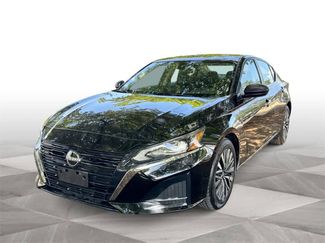 Used 2024 Nissan Altima 2.5 SV image 1