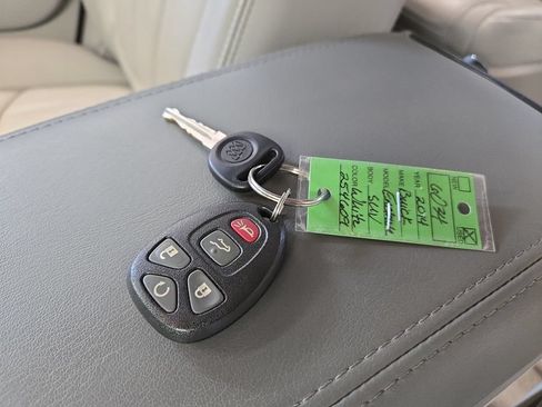Used 2014 Buick Enclave Leather FWD image 31